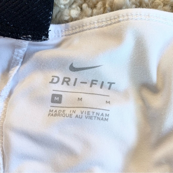 Nike White Tank Women’s Size Medium - Picture 5 of 10